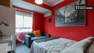 Location Appartement à Mont Olivet. Colorida habitación en alquiler, apartamento de 4 dormitorios, q