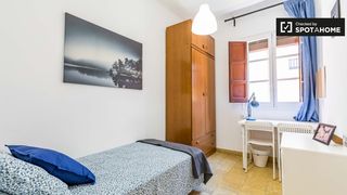 Affitto Appartamento in El Pilar. Habitación soleada en apartamento de 5 dormitorios en ciutat vel