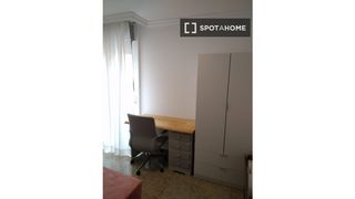 Miete Etagenwohnung in Belén - San Roque. Habitación en piso compartido de 3 habitaciones en jaén