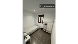 Miete Etagenwohnung in San Ildefonso. Se alquila habitación en piso compartido de 13 habitaciones en g