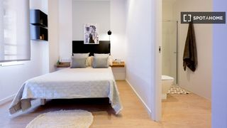 Rent Flat in Gran Via. Se alquila habitación en piso de 2 dormitorios en valencia