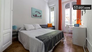 Location Appartement à Gran Via. Amplia habitación en un apartamento de 6 dormitorios, leixample,