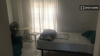 Affitto Appartamento in Carranque - Haza Cuevas. Habitación en piso compartido en málaga