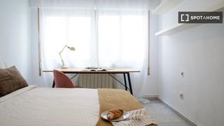 Rent Flat in Ensanche-Diputación. Habitación en piso compartido en alquiler, alicante