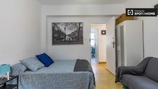 Affitto Appartamento in El Pilar. Habitación abierta en apartamento de 5 dormitorios en ciutat vel