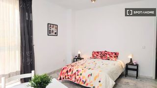 Lloguer Pis a El Carme. Se alquila habitación en piso de 4 dormitorios en valencia