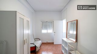 Affitto Appartamento in El Pilar. Se alquila habitación en piso de 4 dormitorios en valencia