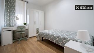 Location Appartement à Ayuntamiento - El Salvador. Se alquila habitación en piso de 3 habitaciones en godella, vale