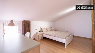 Affitto Appartamento in Ayuntamiento - El Salvador. Se alquila habitación en piso de 3 habitaciones en godella, vale