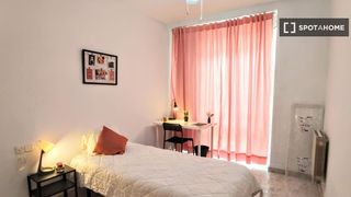 Lloguer Pis a El Carme. Se alquila habitación en piso de 4 dormitorios en valencia