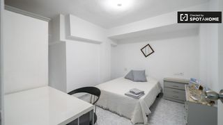 Lloguer Pis a Malva Rosa. Se alquila habitación en piso de 5 dormitorios en valencia