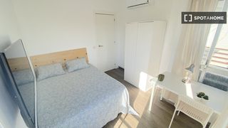 Lloguer Pis a El Torrejón - El Cerezo. Habitación en piso compartido en alquiler en la palmilla, sevill