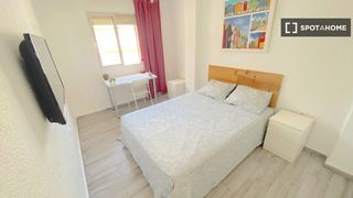 Lloguer Pis a El Torrejón - El Cerezo. Habitación en piso compartido en alquiler en la palmilla, sevill