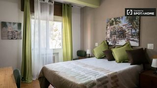 Lloguer Pis a Caballería Española. Habitación en un piso compartido de 5 habitaciones en alquiler e