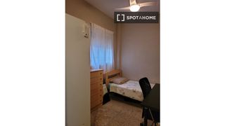 Rent Flat in La Plata. Habitación en piso compartido en alquiler en la plata, sevilla