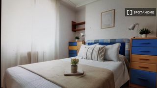 Affitto Appartamento in Los Castros. Se alquila habitación en piso de 3 habitaciones en santander