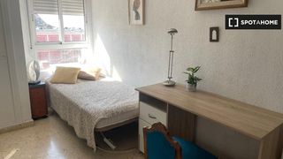 Rent Flat in Goteta. Se alquila habitación en piso de 3 dormitorios en alquiler en al
