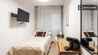 Location Appartement à Ensanche-Diputación. Habitación en alquiler situada en alicante