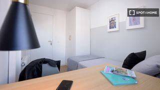 Lloguer Pis a Albors. Se alquila habitación en piso de 5 dormitorios en valencia