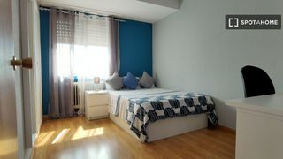 Rent Flat in Caballería Española. Habitación en alquiler en alcalá de henares, madrid.