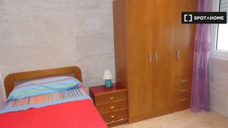 Miete Etagenwohnung in Puerto Chico. Se alquila habitación en piso de 3 habitaciones en santander