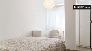Affitto Appartamento in L´Illa Perduda. Se alquila habitación luminosa en algirós, valencia
