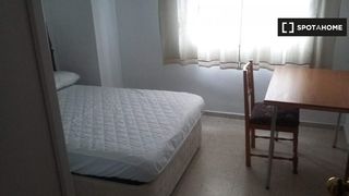 Rent Flat in Fátima - Levante. Habitación en piso compartido en córdoba