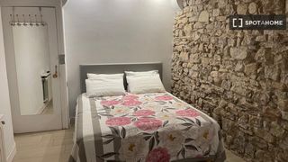 Rent Flat in Parte Vieja. Habitación en piso compartido en alquiler en centro, san sebasti