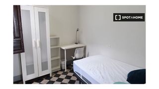 Rent Flat in Centro - Sagrario. Habitación en piso compartido, centrosagrario, granada