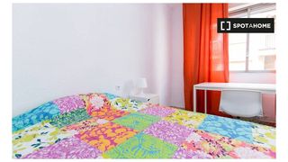 Rent Flat in Camino de Ronda. Habitaciones en apartamento de 5 dormitorios en ronda, granada
