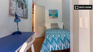 Rent Flat in Caballería Española. Habitación en un piso compartido de 5 habitaciones en alquiler e
