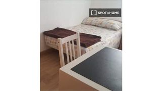 Rent Flat in Babel. Habitación en piso de 4 habitaciones en alquiler en alicante
