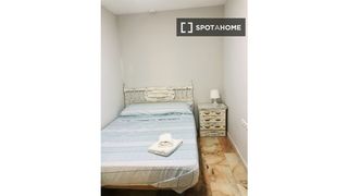 Rent Flat in El Porvenir. Habitación en piso compartido en alquiler en el porvenir, sevill