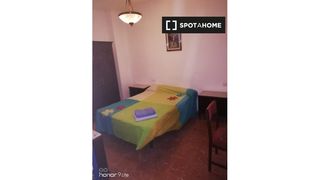 Location Appartement à La Paz. Se alquila habitación en piso de 6 habitaciones en granada