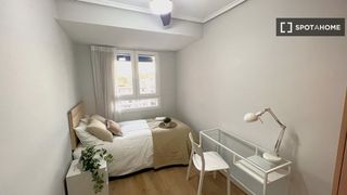 Location Appartement à Mont Olivet. Habitación en piso compartido de 7 habitaciones en alquiler en v
