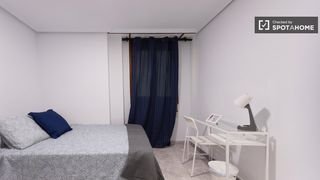 Affitto Appartamento in Mestalla. Se alquila habitación en piso de 7 habitaciones en mestalla, val