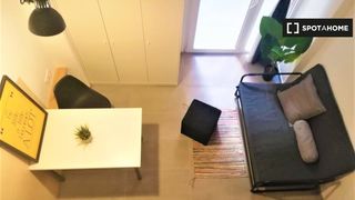 Rent Flat in Aiora. Se alquila habitación en un apartamento de 4 dormitorios en cami