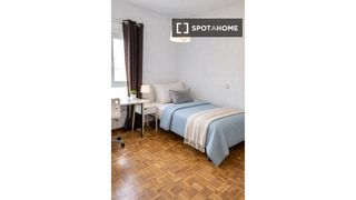 Rent Flat in Colonia-Bripac. Habitación en piso compartido en alcalá de henares.