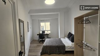 Rent Flat in La Roqueta. Habitación en piso compartido en la roqueta, valencia