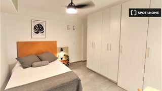 Rent Flat in Barrio de Benimaclet. Habitación luminosa en apartamento de 5 dormitorios en benimacle