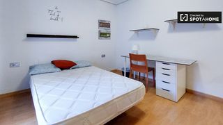 Miete Etagenwohnung in Torrefiel. Se alquila habitación en piso de 5 dormitorios en valencia