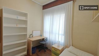 Location Appartement à San Pedro de Deusto - La Ribera. Habitación en piso compartido en bilbao