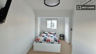 Rent Flat in Carolinas Altas. Habitación en piso compartido en alquiler en alicante
