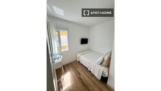 Location Appartement à Cruz Roja. Habitación en piso compartido de 4 camas en alquiler en villegas