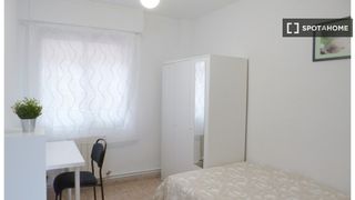 Affitto Appartamento in Parque de los Cineastas. Habitación en piso compartido en alquiler en zaragoza