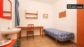 Rent Flat in Camino de Ronda. Habitación en piso compartido en alquiler en pajaritos, granada.