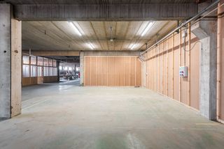 Lloguer Local Comercial a Almeda - El Corte Inglés. Espacio para taller privado dentro de nave industrial