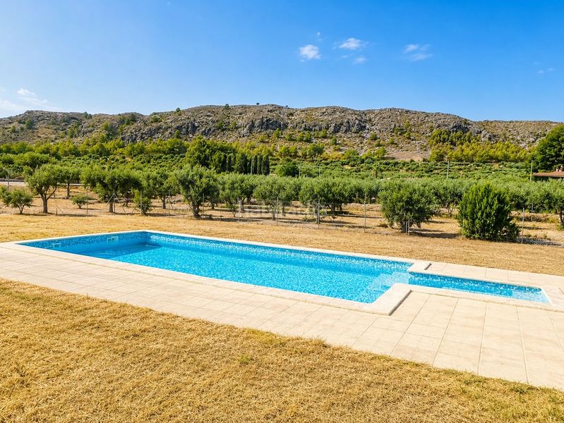 Foto 7403d1e8-93b2-40a8-8ab7-bea223a5339c. Casa amb piscina a Calasparra