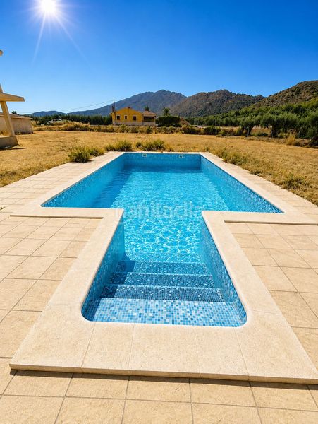 Foto c229e0e0-dcbf-438c-a00c-e52d6f6fadf9. Casa amb piscina a Calasparra