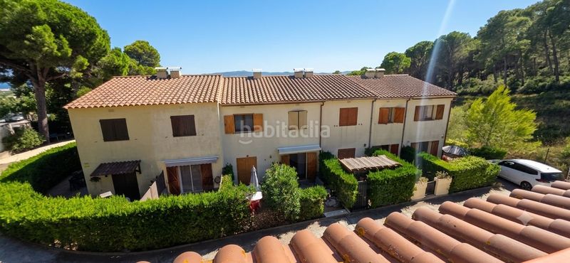 Foto 088e3b57-e608-4c21-ba05-8370b47e01c5. Casa aparellada amb calefacció aparcament piscina a Estartit